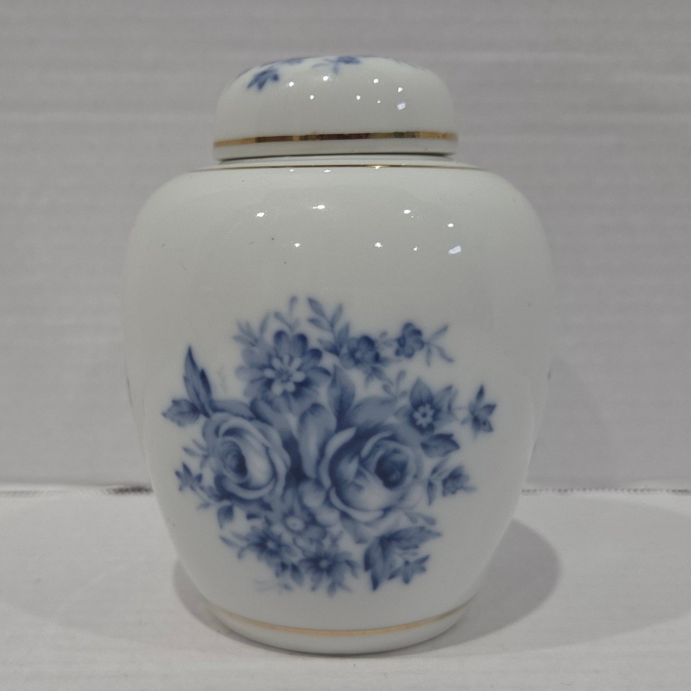 Vintage Blue White Floral Porcelain Ginger Jar with Lid Gold Trim 5.25 inch